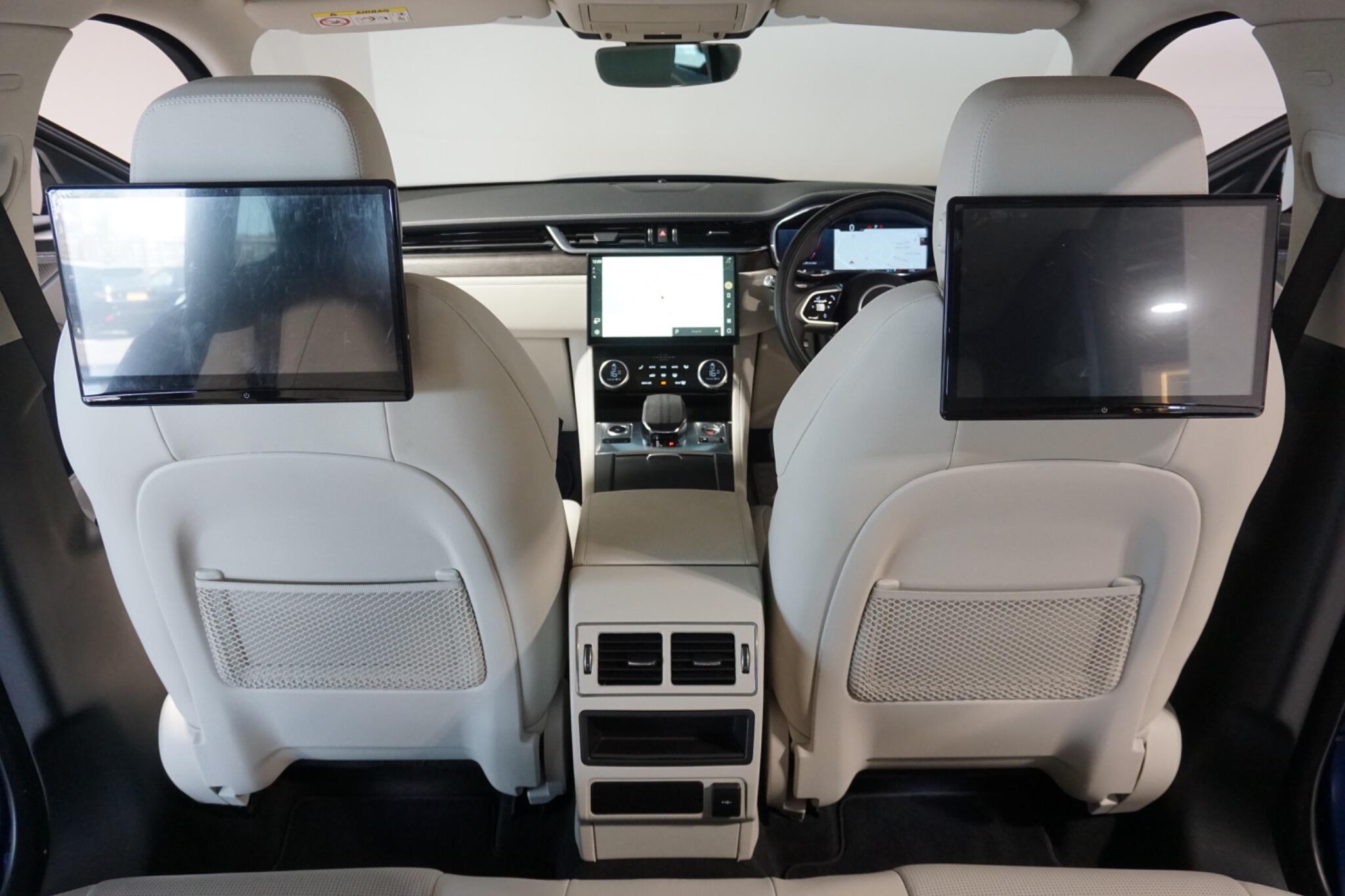 Jaguar F-PACE 3.0 D300 MHEV R-Dynamic SE SUV 5dr Diesel Auto AWD Euro 6 (s/s) (300 ps)